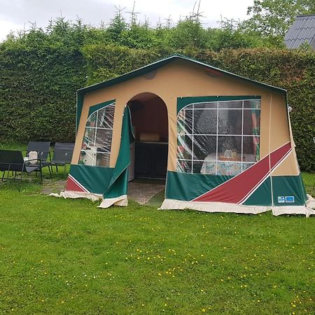 Basic Ingerichte Vouwwagen Op Camping Westenenk, Wijster Экстерьер фото