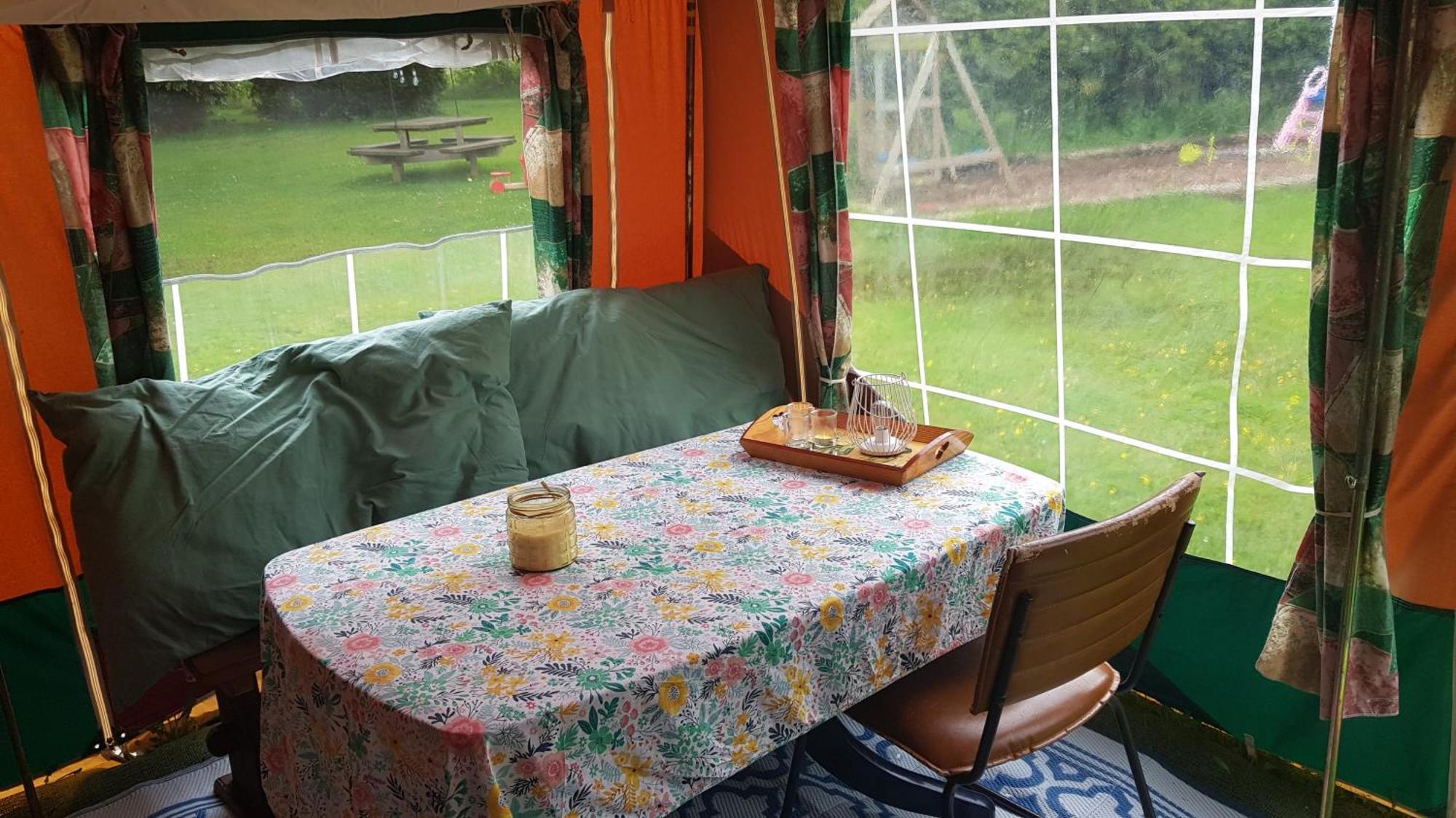 Basic Ingerichte Vouwwagen Op Camping Westenenk, Wijster Экстерьер фото