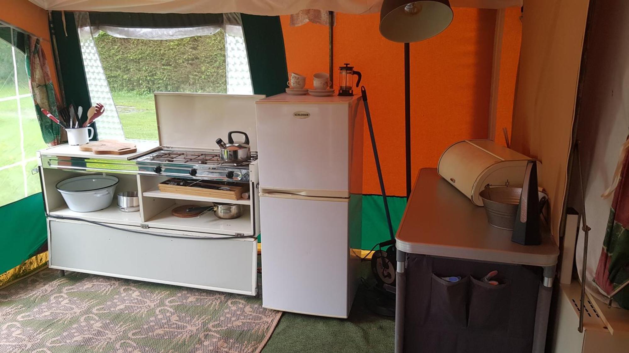 Basic Ingerichte Vouwwagen Op Camping Westenenk, Wijster Экстерьер фото