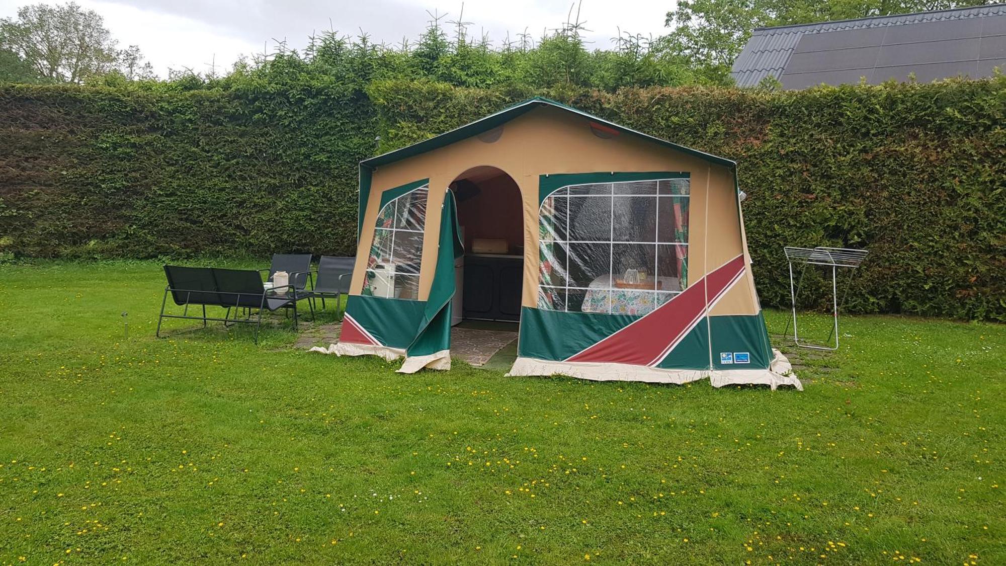Basic Ingerichte Vouwwagen Op Camping Westenenk, Wijster Экстерьер фото